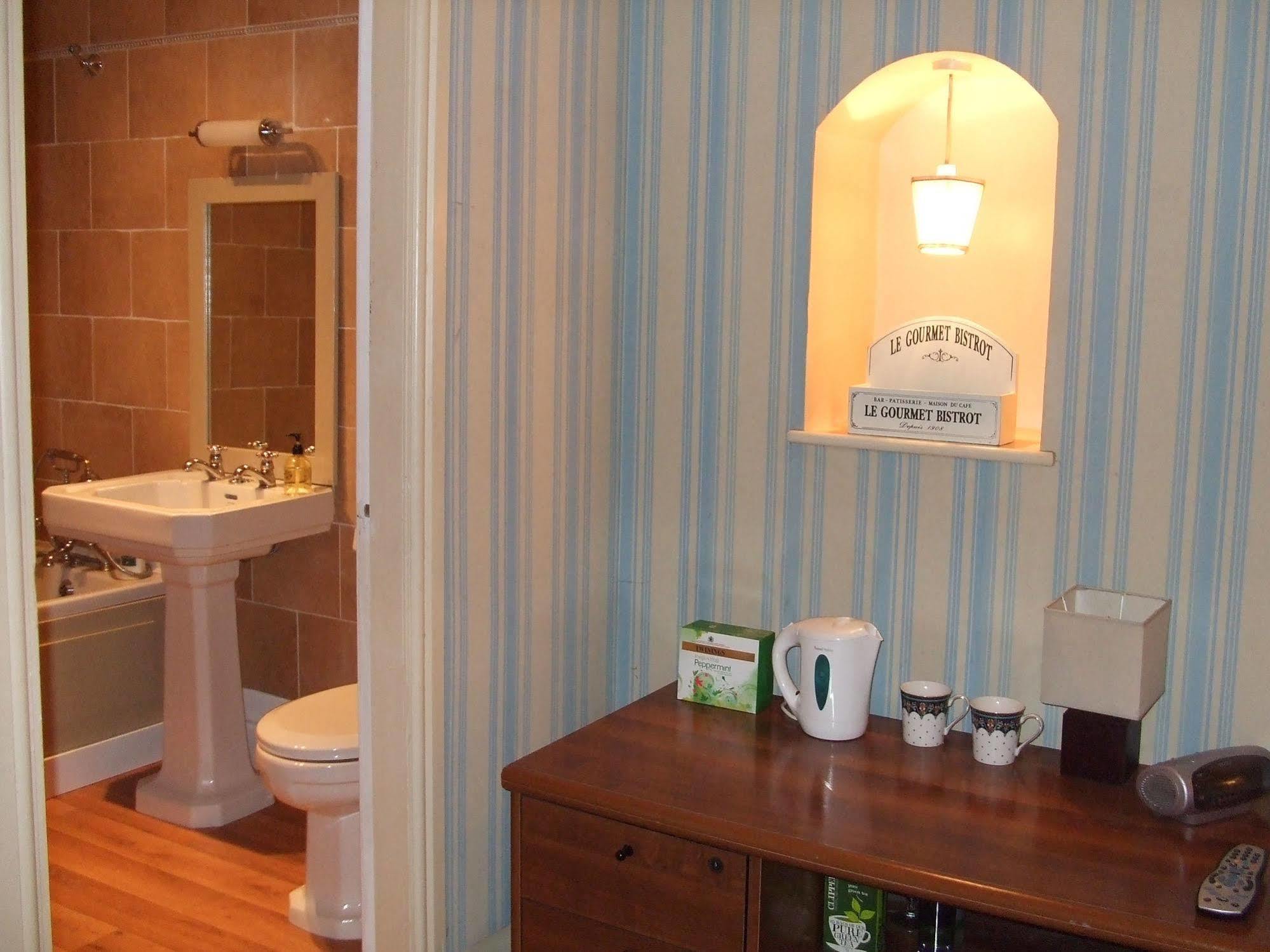 Roseview B&B Rhyl Esterno foto